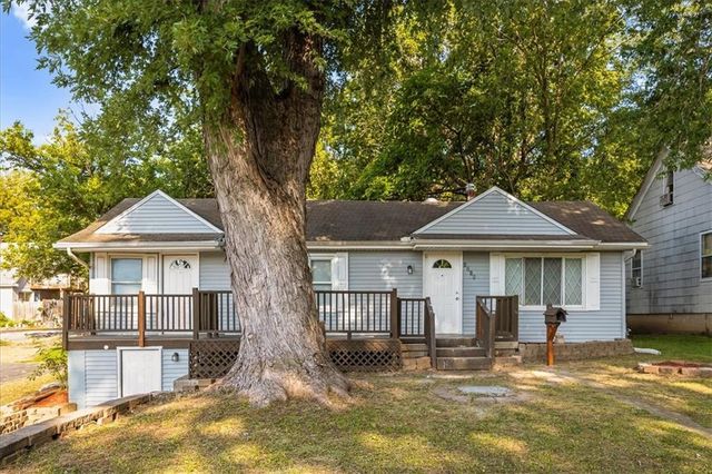 1215 S Delaware Avenue, Independence, MO 64055