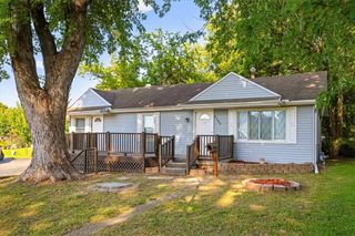 1215 S Delaware Avenue, Independence, MO 64055