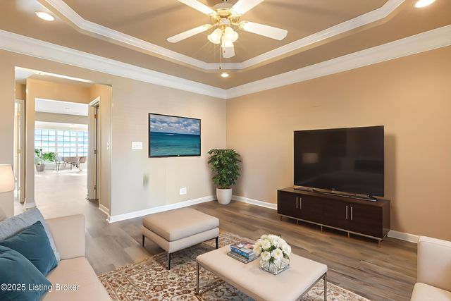 8448 Aspen Glen Way, Louisville, KY 40228