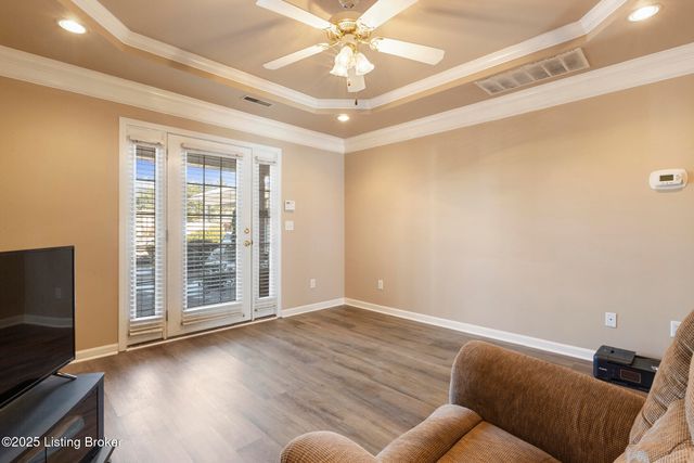 8448 Aspen Glen Way, Louisville, KY 40228