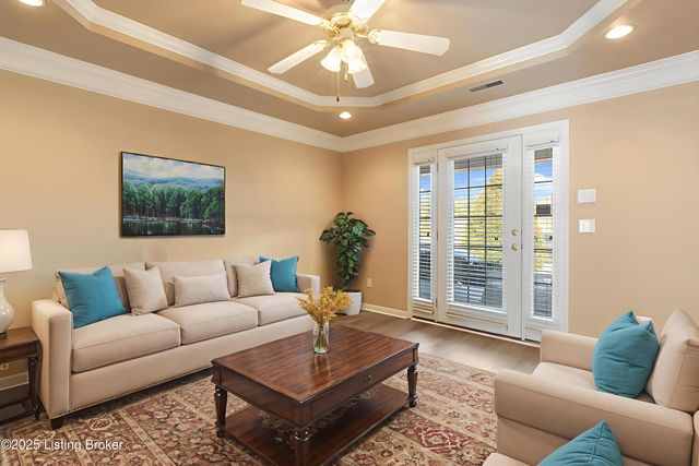 8448 Aspen Glen Way, Louisville, KY 40228