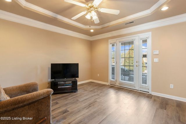 8448 Aspen Glen Way, Louisville, KY 40228