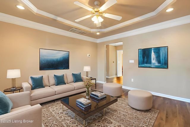 8448 Aspen Glen Way, Louisville, KY 40228