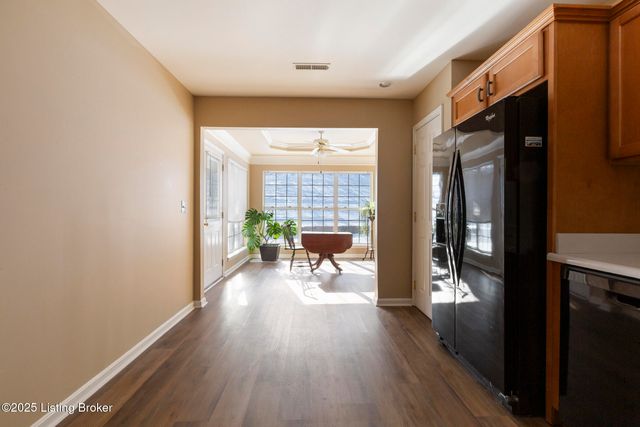 8448 Aspen Glen Way, Louisville, KY 40228