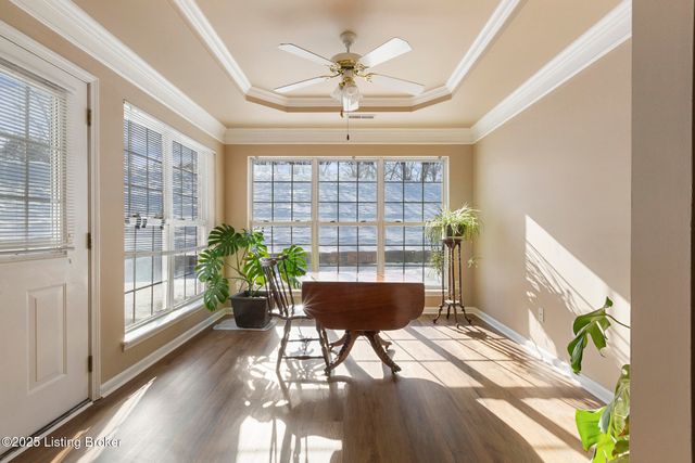 8448 Aspen Glen Way, Louisville, KY 40228