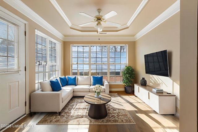 8448 Aspen Glen Way, Louisville, KY 40228