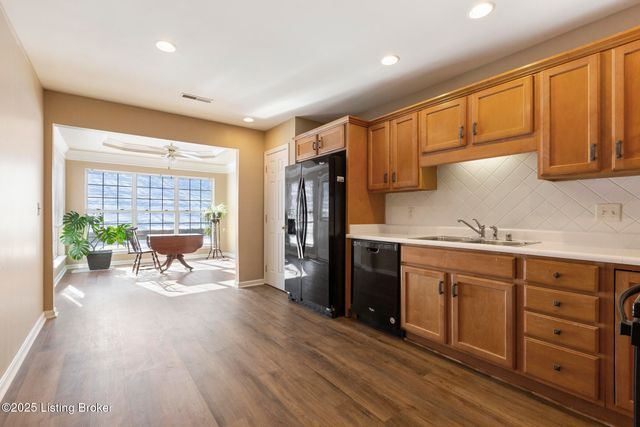 8448 Aspen Glen Way, Louisville, KY 40228