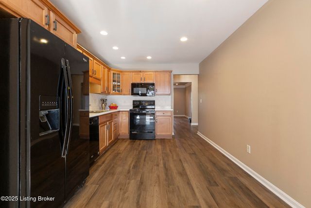 8448 Aspen Glen Way, Louisville, KY 40228