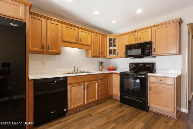 8448 Aspen Glen Way, Louisville, KY 40228