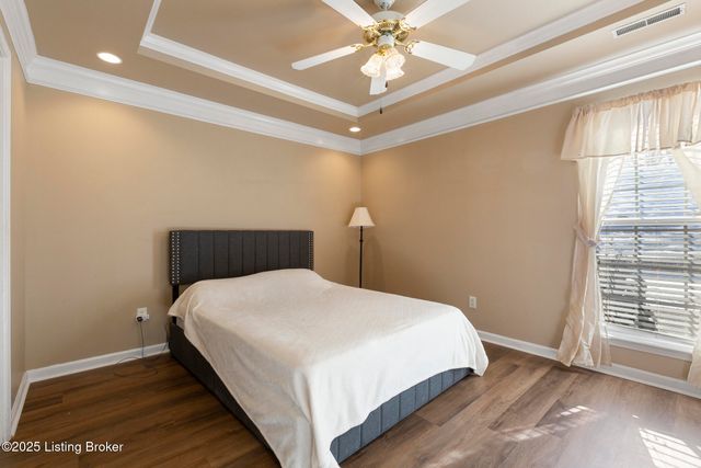 8448 Aspen Glen Way, Louisville, KY 40228