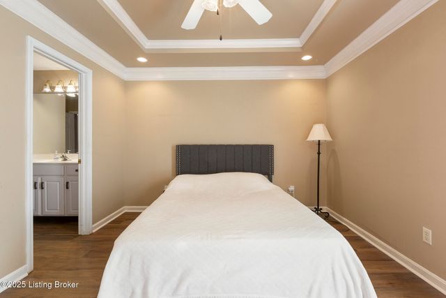 8448 Aspen Glen Way, Louisville, KY 40228