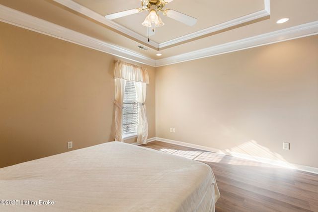 8448 Aspen Glen Way, Louisville, KY 40228