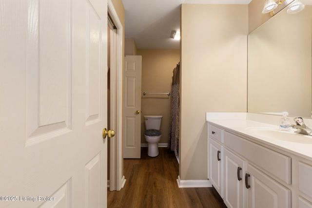 8448 Aspen Glen Way, Louisville, KY 40228