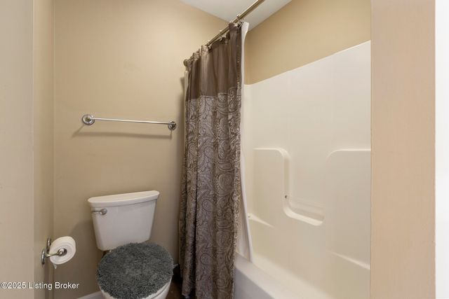 8448 Aspen Glen Way, Louisville, KY 40228