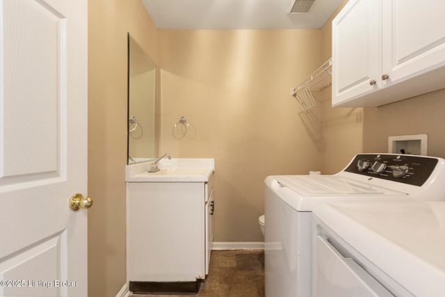 8448 Aspen Glen Way, Louisville, KY 40228