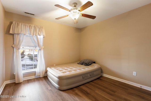 8448 Aspen Glen Way, Louisville, KY 40228