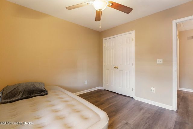 8448 Aspen Glen Way, Louisville, KY 40228