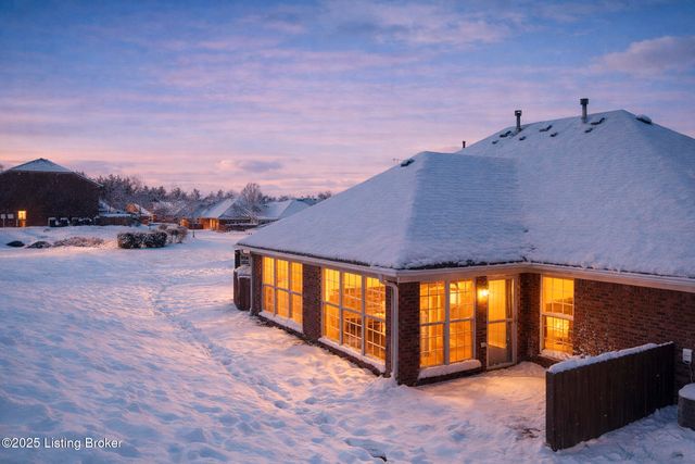 8448 Aspen Glen Way, Louisville, KY 40228