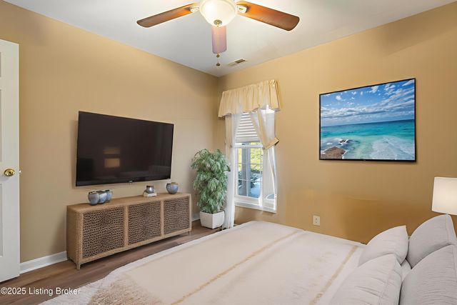 8448 Aspen Glen Way, Louisville, KY 40228