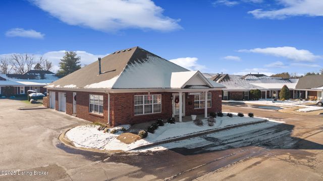 8448 Aspen Glen Way, Louisville, KY 40228