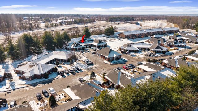 8448 Aspen Glen Way, Louisville, KY 40228