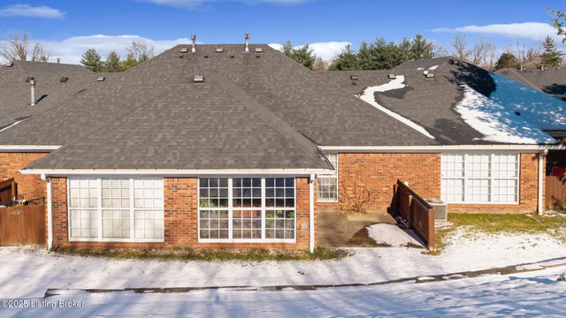8448 Aspen Glen Way, Louisville, KY 40228