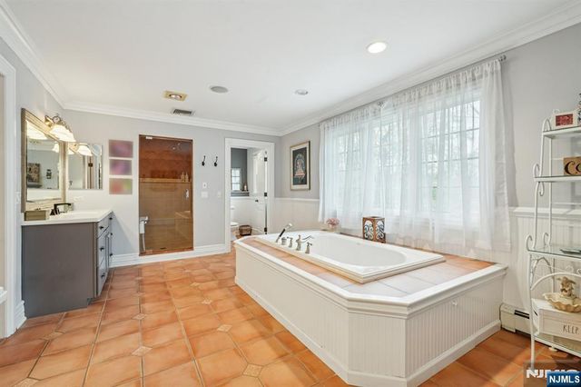 740 Van Houten Avenue, Franklin Lakes, NJ 07417