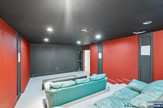 740 Van Houten Avenue, Franklin Lakes, NJ 07417