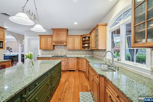 740 Van Houten Avenue, Franklin Lakes, NJ 07417