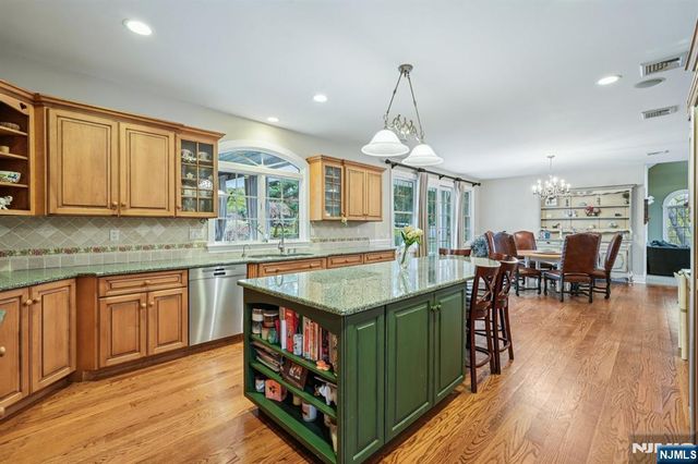 740 Van Houten Avenue, Franklin Lakes, NJ 07417