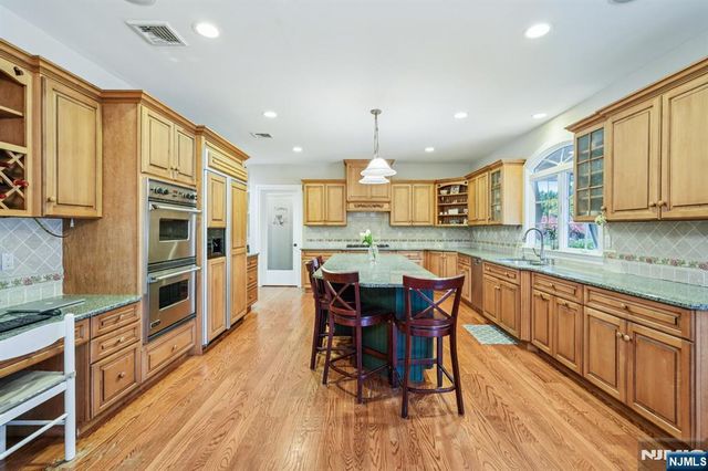 740 Van Houten Avenue, Franklin Lakes, NJ 07417