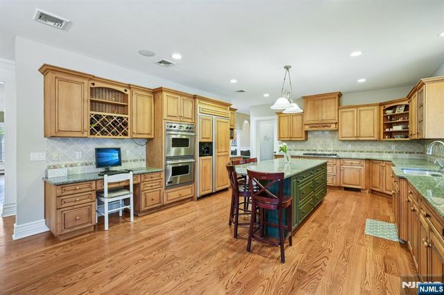 740 Van Houten Avenue, Franklin Lakes, NJ 07417