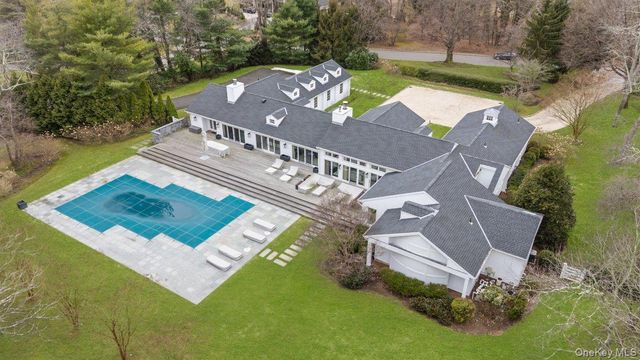 3 Horseshoe Road, Old Westbury, NY 11568