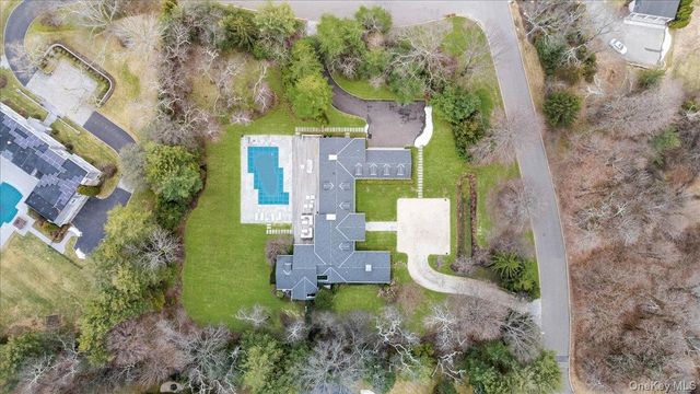 3 Horseshoe Road, Old Westbury, NY 11568