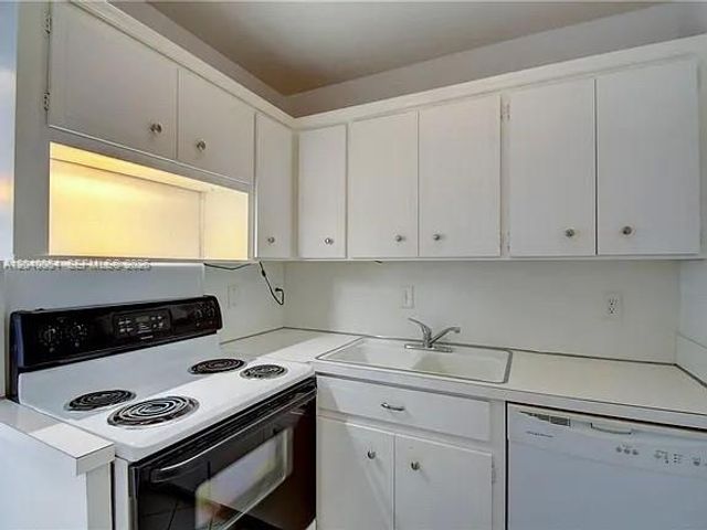 2200 NE 66th Street 1401, Fort Lauderdale, FL 33308
