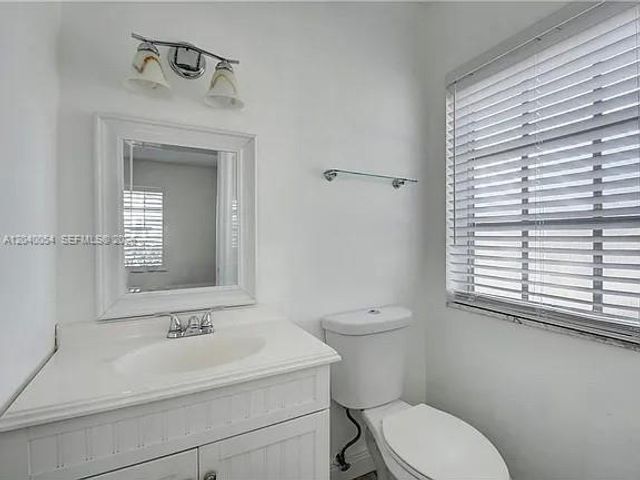 2200 NE 66th Street 1401, Fort Lauderdale, FL 33308