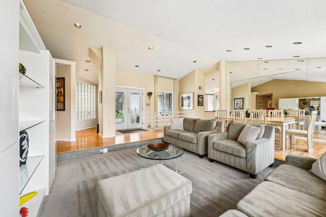 7423 Hyde Park Lane, Edina, MN 55439