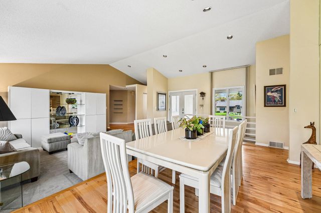 7423 Hyde Park Lane, Edina, MN 55439