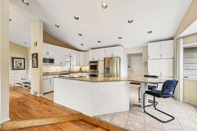 7423 Hyde Park Lane, Edina, MN 55439
