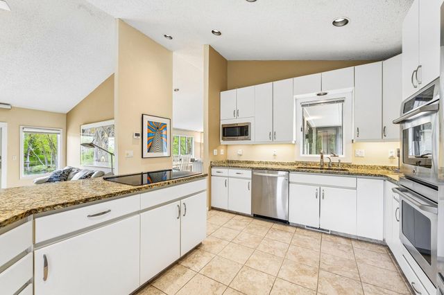 7423 Hyde Park Lane, Edina, MN 55439