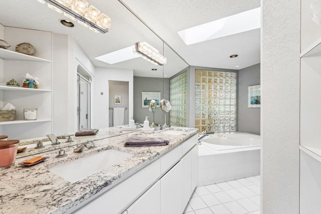 7423 Hyde Park Lane, Edina, MN 55439