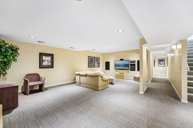 7423 Hyde Park Lane, Edina, MN 55439