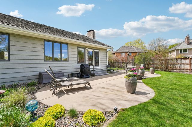 7423 Hyde Park Lane, Edina, MN 55439