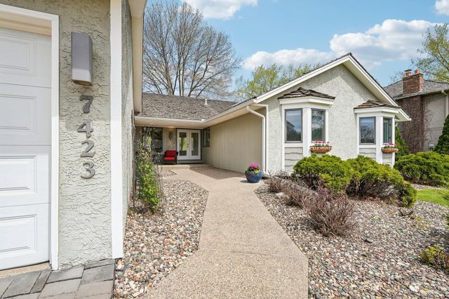 7423 Hyde Park Lane, Edina, MN 55439