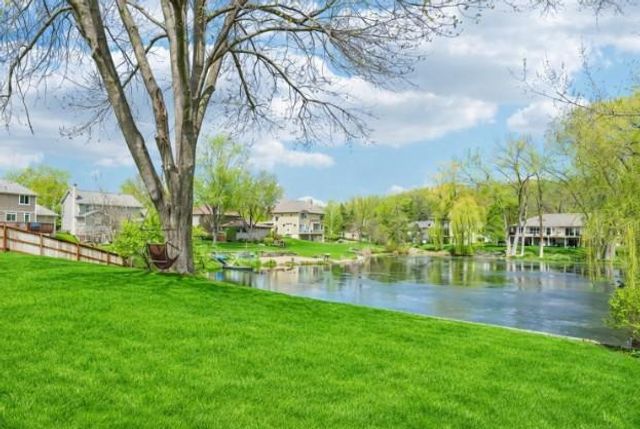 7423 Hyde Park Lane, Edina, MN 55439