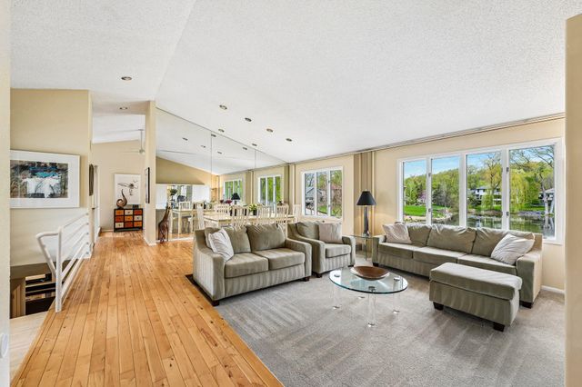 7423 Hyde Park Lane, Edina, MN 55439