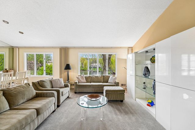 7423 Hyde Park Lane, Edina, MN 55439