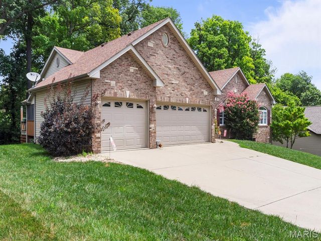 93 Stonebridge Crossing Drive, Maryville, IL 62062