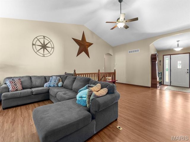 93 Stonebridge Crossing Drive, Maryville, IL 62062