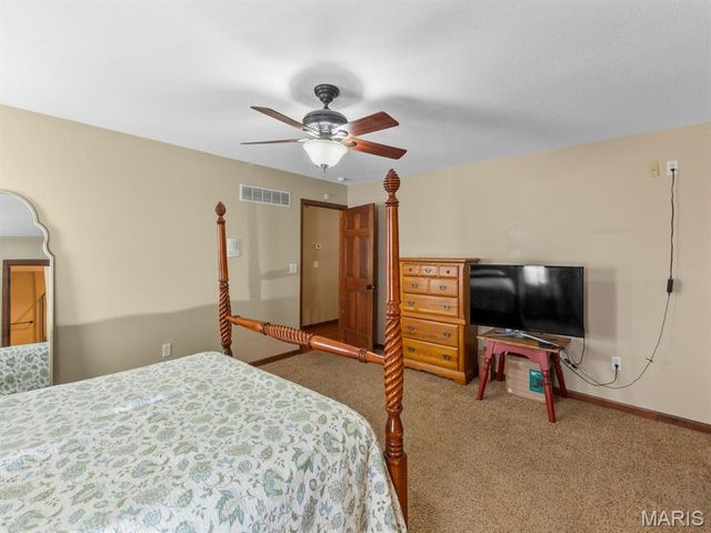 93 Stonebridge Crossing Drive, Maryville, IL 62062